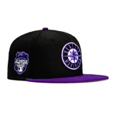 Gorro New Era 59FIFTY negro con visera violeta, logo de los Seattle Mariners bordado en el frente y parche del All Star Game 2023 en el lateral.