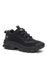 Sneakers Caterpillar modelo Intruder de color negro, confeccionadas en nubuck deportivo y malla de nylon, con suela gruesa de gran tracción y cordones.