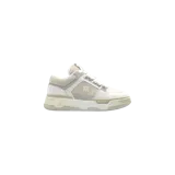 Championes Amiri modelo MA-1 Low-Top, color blanco y beige, con diseño de paneles en malla y cuero, cordones gruesos y suela de goma estructurada.