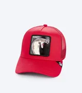 Gorra estilo trucker roja con paneles frontales de tela y paneles traseros de malla. Presenta un parche bordado de una cobra en posición de ataque con la palabra "KING" en la parte superior.