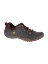 Zapato casual Cat modelo Instruct, confeccionado en cuero marrón con detalles en textil. Presenta cordones al tono, suela de goma flexible con relieve y logo de la marca en el lateral.