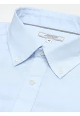 Camisa de manga larga Arrow confeccionada en mezcla de lino y algodón, color marrón, con cuello abotonado y cierre frontal de botones.