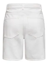 Short de denim blanco, tiro alto, con cierre de botón y bolsillos delanteros y traseros. Corte recto.