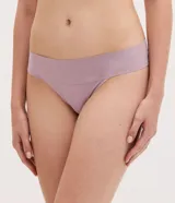 Kit de dos bombachas modelo bikini confeccionadas en microfibra, con cintura ancha y acabado bonded. Presentan un diseño liso y minimalista, con forro de algodón.