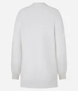 Cardigan largo de punto color blanco, con diseño abierto, mangas largas abullonadas y bolsillos frontales. Confeccionado en tejido de punto pesado con textura acanalada.