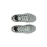 Championes de entrenamiento Under Armour Dynamic 2, color verde con suela blanca. Presentan parte superior tejida UA IntelliKnit para mayor sujeción y mediasuela Flow para amortiguación reactiva y estabilidad lateral.