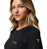 Remera deportiva Columbia de manga corta, color negro, con tecnología de absorción de humedad y protección solar UPF 50, perteneciente a la línea Titanium.