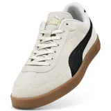 Championes Puma Club II Era Suede color arena con detalles en negro y suela marrón.