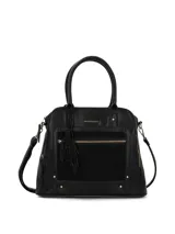 Cartera tipo tote de color negro, confeccionada en una combinación de cuero sintético y gamuza. Presenta doble asa superior, correa ajustable y extraíble, cierre principal con cremallera, bolsillo frontal con cierre y detalle de borla decorativa. Incluye herrajes metálicos dorados y logo de la marca en la parte frontal.