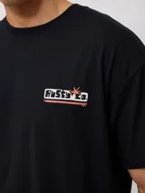 Remera de algodón verde claro con diseño oversize y estampado delantero pequeño en el pecho.