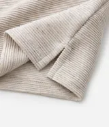 Remera de hombre marca Marfinno, con textura horizontal, cuello redondo y mangas cortas, de corte regular.