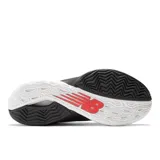 Championes de básquet New Balance Two Wxy v4, color blanco y negro, con detalles en rojo.