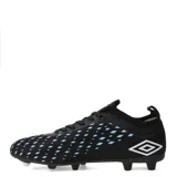 Championes de fútbol Umbro Limit HG, color negro con detalles celestes.