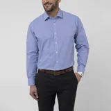 Camisa de vestir celeste con micro estampado de puntos blancos, de corte clásico, cuello italiano y mangas largas.