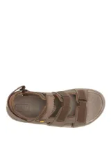 Sandalia deportiva Cat modelo Cadent, color marrón, con múltiples tiras ajustables con velcro y suela de goma con relieve para mayor tracción.