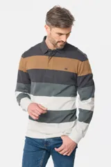 Polo de manga larga con diseño de franjas horizontales en tonos tierra, gris y blanco. Presenta cuello clásico tipo polo con cierre de botones y logo bordado en el pecho.