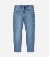 Pantalón de jeans denim celeste, corte slim, con cintura fija con trabillas, bolsillos y pespuntes.