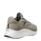 Championes Puma modelo Softride Mayve, con capellada de tejido respirable en color negro. Presenta entresuela blanca con detalles en verde agua y logo de la marca en plateado en el lateral.