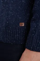 Sweater de escote redondo con manga larga, confeccionado en tejido moteado de textura suave.