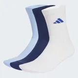 Pack de tres pares de medias Adidas de media caña, con plantilla acolchada y refuerzo en el arco plantar. Incluye un par blanco, uno azul marino y uno celeste, todos con el logo de la marca bordado en el lateral.