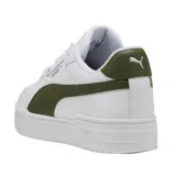 Championes Puma modelo CA Pro Classic II, de diseño urbano con plataforma, color blanco con detalles de logo en dorado.