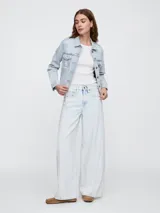 Remera de tejido rib con cuello redondo y mangas cortas, de corte ajustado al cuerpo.