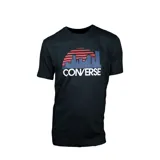 Remera negra de algodón con estampa en el frente que incluye un skyline azul y rojo, y el logo de Converse en blanco.