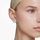 Aros de botón Swarovski, con forma de corazón y cristales blancos.
