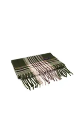 Bufanda de tejido suave con diseño de cuadros en tonos verde, beige y marrón, con terminaciones de flecos en los extremos.