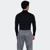 Remera térmica de manga larga Umbro, color negro, con cuello alto y ajuste al cuerpo. Presenta el logo de la marca estampado en blanco en el pecho.