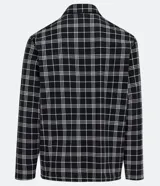 Camisa de pijama de manga larga con cuello camisero y cierre frontal de botones. Presenta un estampado de cuadros y está confeccionada en tejido de punto de algodón.