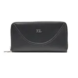 Billetera grande (tipo fichero) color negro, fabricada en cuero sintético (PU). Presenta un diseño con costuras decorativas en forma de curva en la tapa frontal y el logo metálico 'XL' en tono plateado. Cuenta con cierre perimetral metálico y herrajes plateados.
