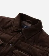Campera puffer de Marfinno confeccionada en tejido de cotelé de algodón, con diseño acolchado, cuello inglés, cierre frontal con botones y dos bolsillos con solapa en el pecho.