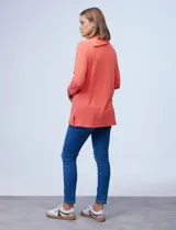 Blusa celeste en tejido texturado, marca Ruby Rd. Cuello volcado con aplique de botones.