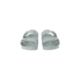 Sandalias Birkenstock modelo Arizona Eva color verde claro, con doble tira ajustable con hebilla y diseño anatómico.