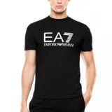 Remera negra de manga corta con cuello redondo. Presenta el logo de EA7 Emporio Armani en blanco en el pecho, con el texto 'EMPORIO ARMANI' debajo.
