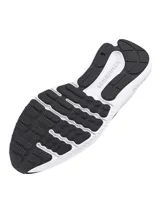 Championes de running Under Armour modelo Charged Surge 4, color negro con entresuela blanca. Presentan parte superior de malla transpirable con superposiciones sintéticas, amortiguación Charged Cushioning en la entresuela y suela de goma resistente.