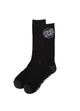 Medias de caña alta marca Santa Cruz color negro, con diseño acanalado, el logo circular de la marca bordado en la parte superior lateral y texto en la planta del pie.