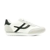 Championes deportivos American Sport modelo Ysabel, de color blanco con detalles en negro y gris. Presentan diseño de cordones, logo lateral en contraste y suela texturizada.