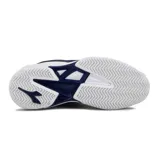 Championes de tenis Diadora modelo Challenge 5 para mujer, color blanco con detalles en azul marino. Poseen capellada con perforaciones laterales para mayor transpirabilidad, cierre de cordones y suela de goma resistente.