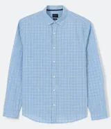 Camisa de manga larga con estampado cuadrillé en tonos celestes y blancos, confeccionada en tejido plano de algodón. Presenta cuello solapa y cierre frontal con botones.