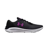 Championes de running Under Armour Charged Pursuit 3, color negro con logo y detalles en violeta, entresuela blanca con tecnología Charged Cushioning y capellada de malla.