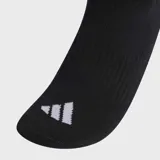 Pack de tres pares de medias Adidas de caña media, color negro con las icónicas tres tiras blancas en la parte superior y logo de la marca en la puntera.