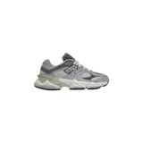 Championes New Balance 9060 en color gris "Rain Cloud", con detalles en tonos más oscuros y claros, suela chunky esculpida y el característico logo "N" en los laterales.