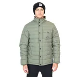 Campera acolchada verde militar con cuello alto y cierre con botones a presión. Tiene un bolsillo con solapa en el pecho y bolsillos laterales. Logo de la marca en etiqueta cosida en el pecho.