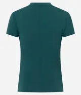 Remera deportiva de microfibra color negro, de manga corta, con cuello redondo y diseño ajustado.