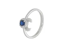 Anillo de plata 925 con diseño de reno y circonia central color zafiro.