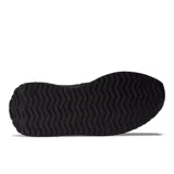 Championes New Balance 237 de hombre, color negro con logo "N" en gamuza negra y suela color crema.