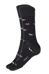 Medias largas de color negro con diseño estampado de pequeños gatos y el logo de la marca en gris.