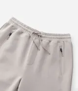 Pantalón jogger deportivo de hombre en color azul, con cintura elástica ajustable con cordón, bolsillos laterales con cierre de cremallera y bajo ajustado con puño elastizado.